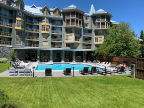 Cascade Lodge suite WIFI cable TV pool 2 hot tubs sauna gym parking ski valet service